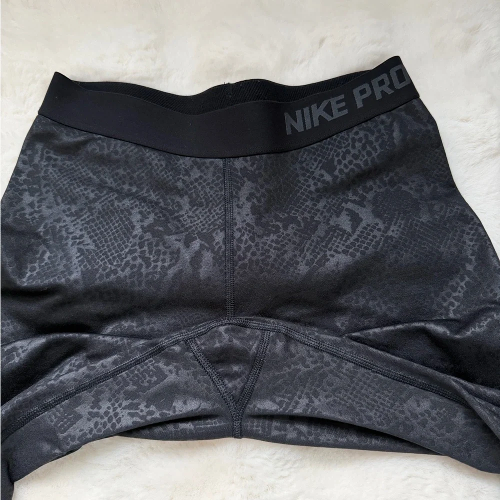 Nike Pro Dri - Fit Women's Black Snakeskin Patterned Leggings-S